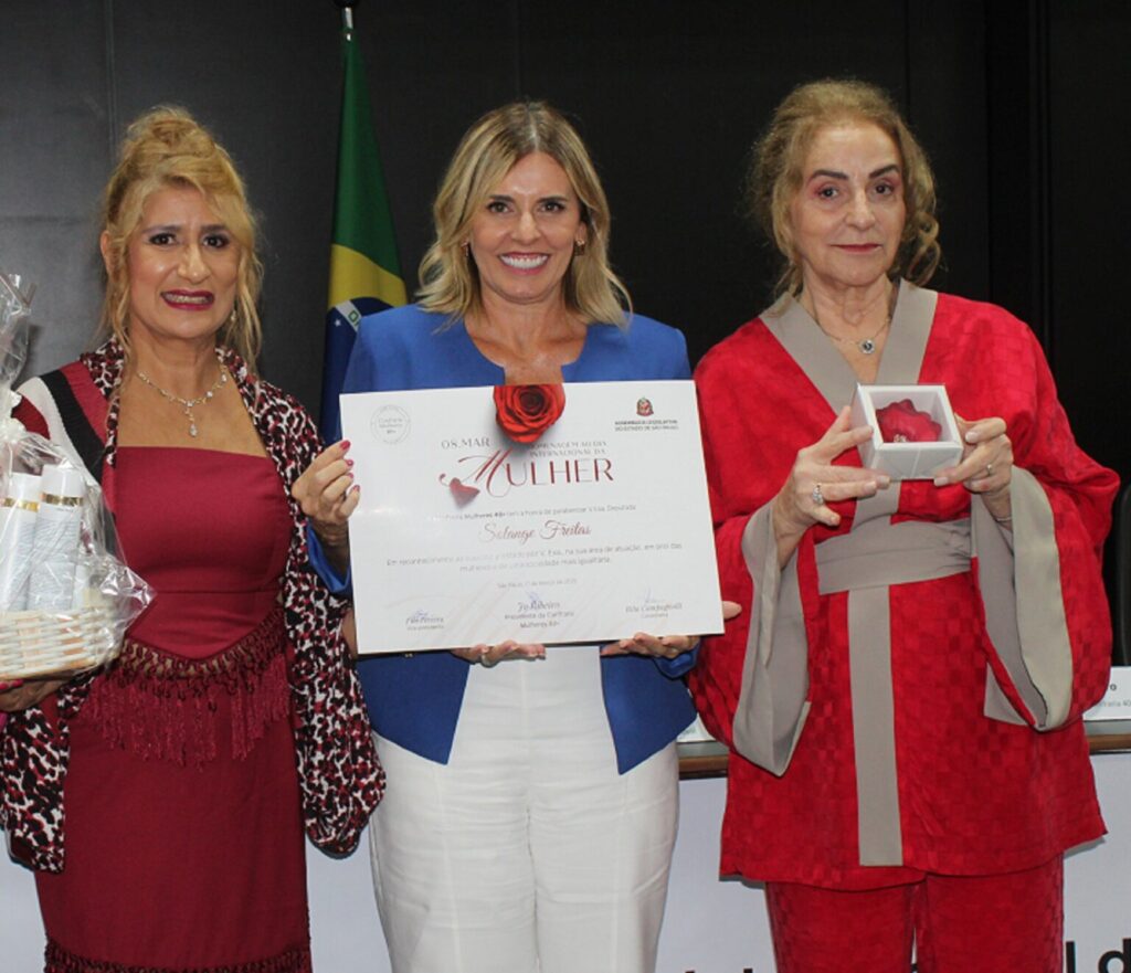 Deputada-Solange-Freitas-presidente-Jo-Ribeiro-e-a-Filo-Pereira-Vice-Presidente-Confraria-Mulheres